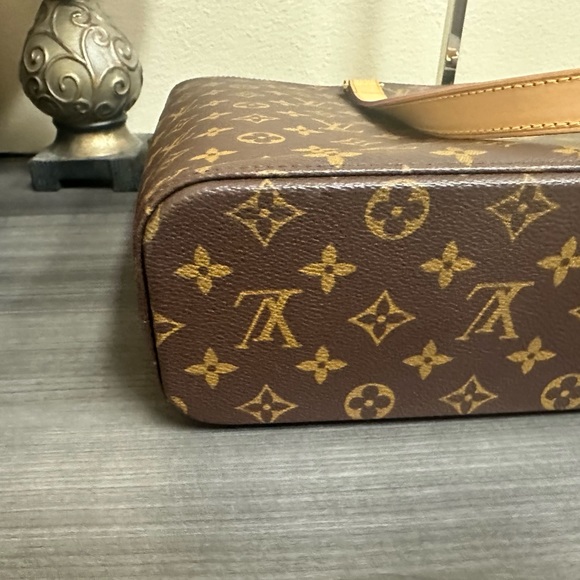 AUTHENTIC Louis Vuitton Luco Monogram Tote - Picture 7 of 12